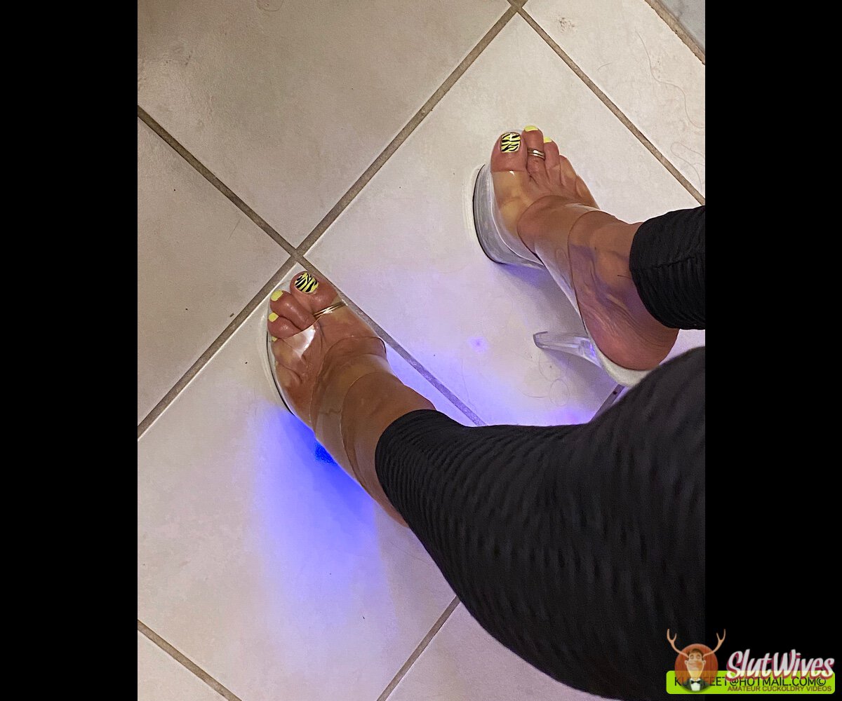 My sexy feet in heels