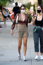 emily-ratajkowski-in-a-protective-mask-was-seen-out-with-a-friend-in-new-york-07-31-2020-2.jpg